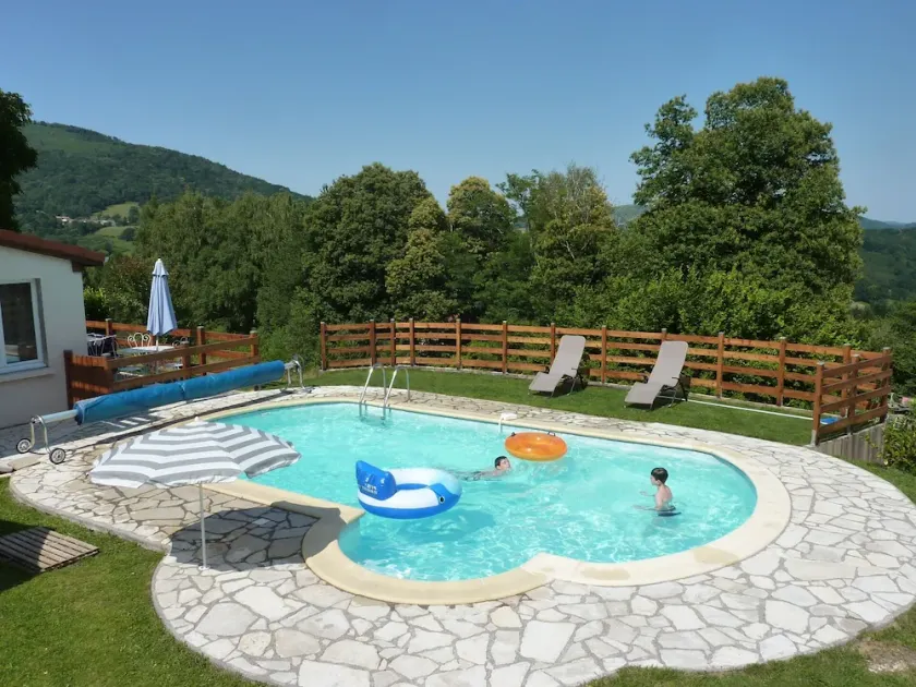 Appartement rénové à Serres-sur-Arget avec piscine - Image 1