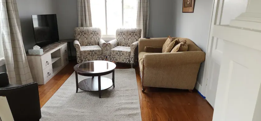 Great location Close to downtown, interstate, zoo, UNO, UNMC, Shopping and more. - Image 1