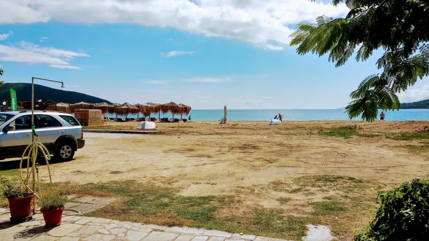 Retro Beach House - Image 1