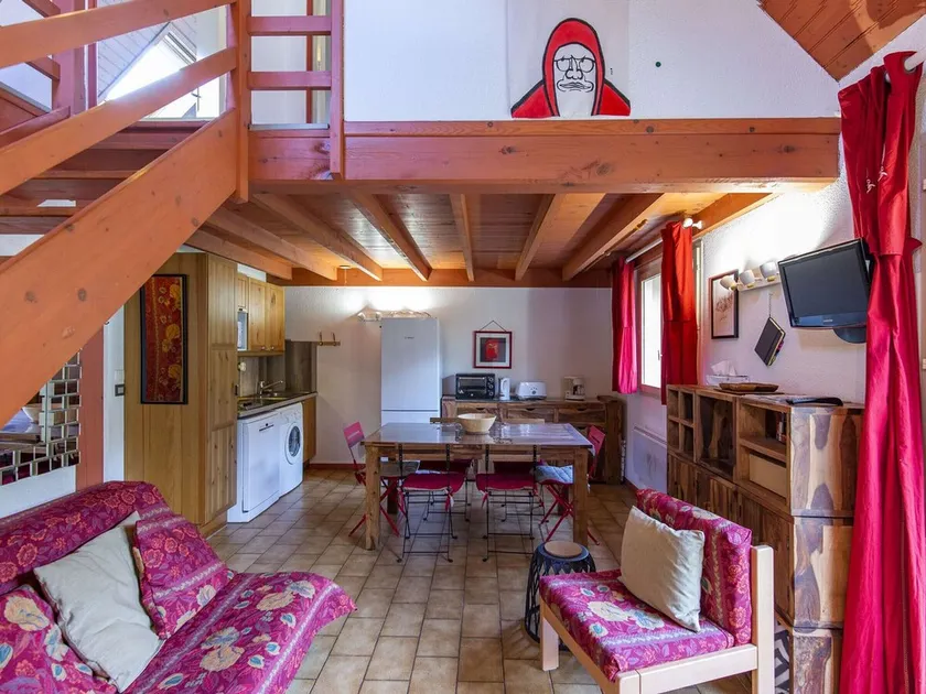 Cozy Chalet with 3 Bedrooms, Terrace, Parking, Near Cauterets Center - Image 1