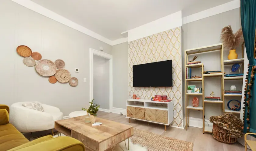 The Geneva Colorful Home in a Great Location - Image 1