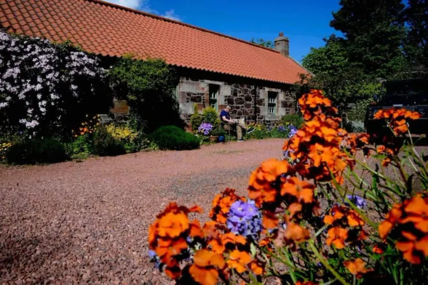 Beautiful stone built cottage in rural setting, 20 minutes by train to Edinburgh - Image 1