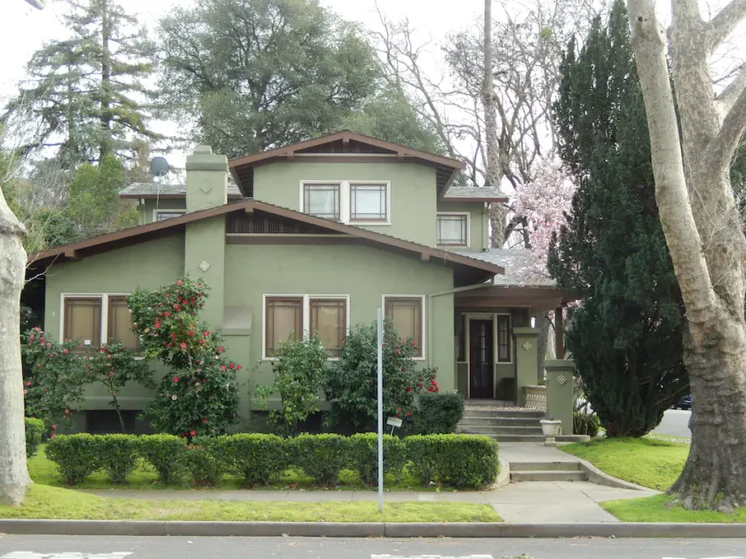 Beautifully restored 1922 craftsman bungalow in a prime Lodi wine tasting area - Image 1