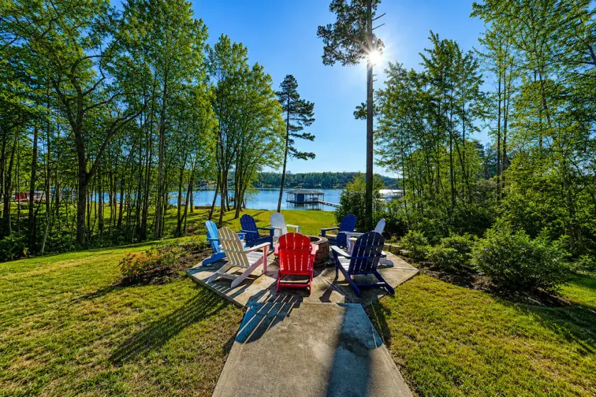 Lakeside retreat with a firepit, dock, deck, hot tub, pool table - dog friendly - Image 1