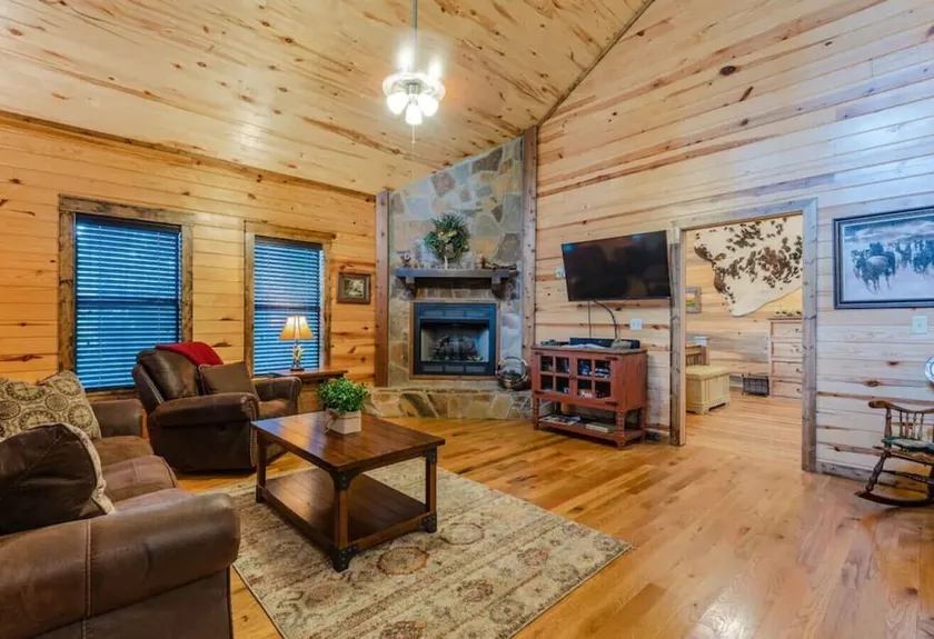 Free My Soul | Pet-Friendly Broken Bow Cabin with Hot Tub, Fire Pit & Deck - Image 1