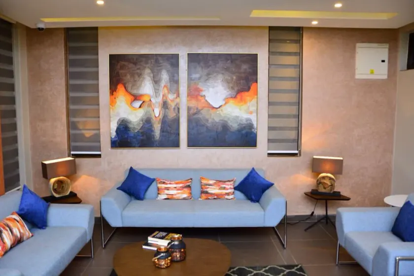 Razana Hotel - Image 1