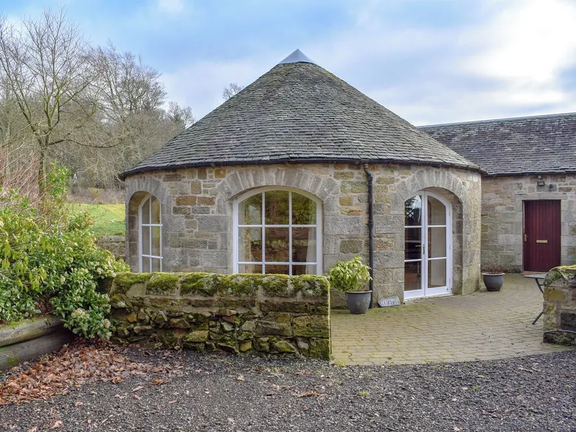 3 bedroom accommodation in Kelty, near Dunfermline - Image 1