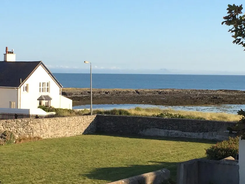 Freshwinds er et vidunderligt sommerhus ved havet med en betagende udsigt over havet - Image 1