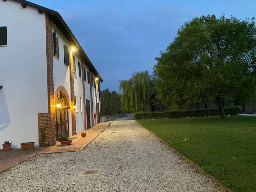 Agriturismo con piscina immerso nella natura La Bisa - Image 1