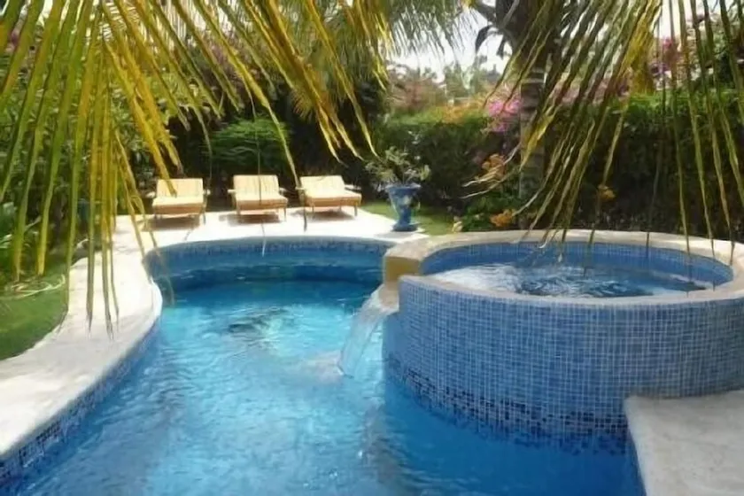 Dreamlike villa with infinity Jacuzzi and lagoon swimming pool - Image 1