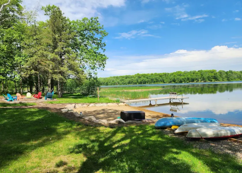 Private Beach, Beautiful Lake Home, Fishing, Recreation - Everything You Need! - Image 1