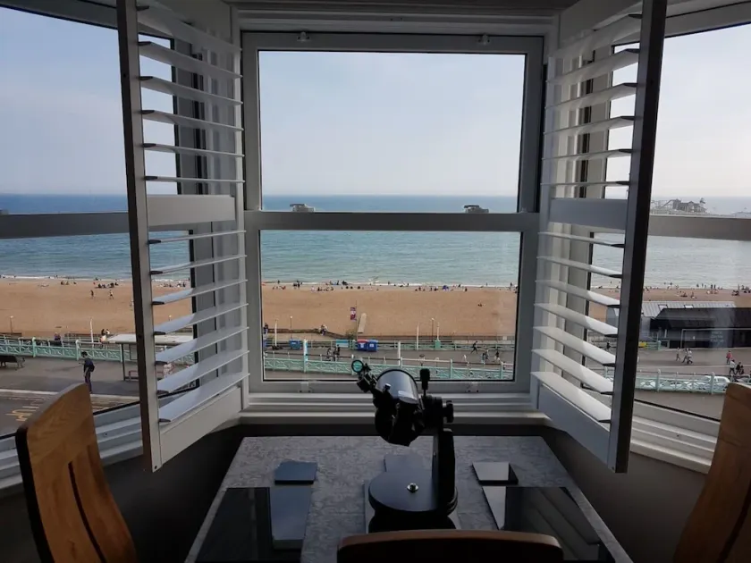 2 Bed Apt - Sea Views Seafront Location & Parking - Image 1