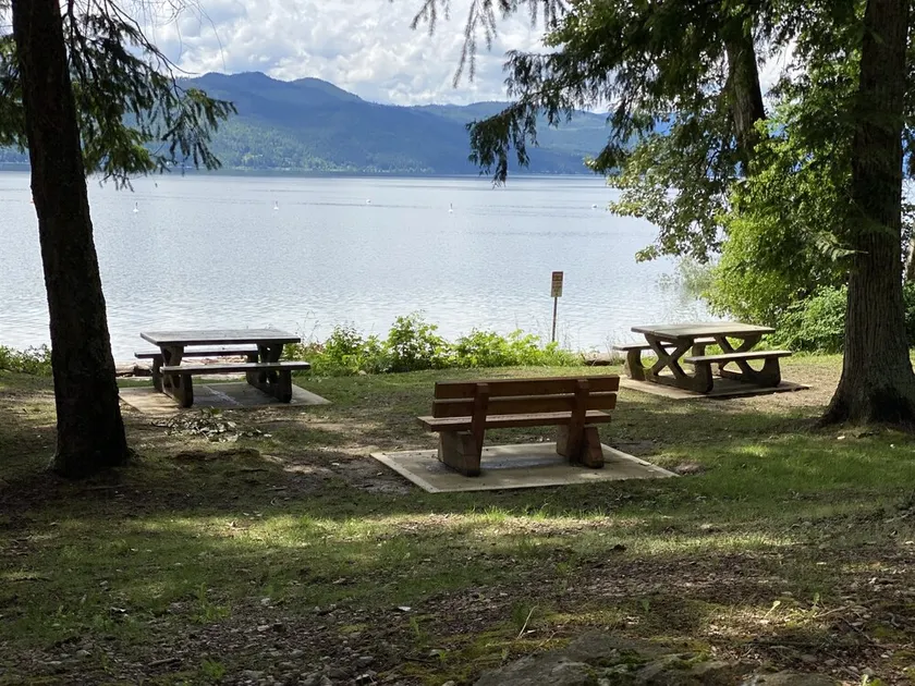 Walk to one of the BEST Shuswap beaches! - Image 1