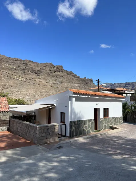Rural finca with swimming pool in Mogán - Image 1
