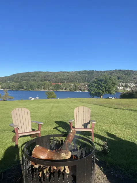 Private Home, Dock, Hot Tub, Lakefront, Large yard - Image 1