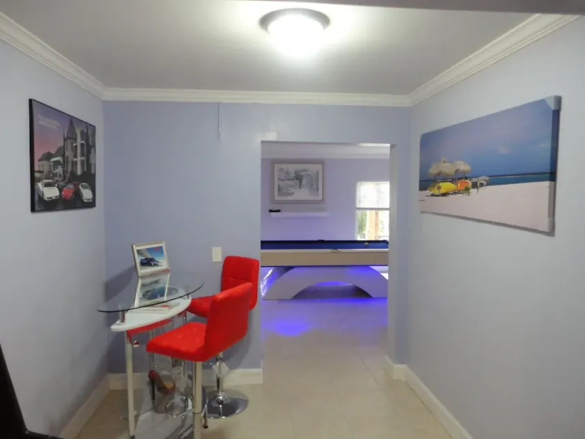 GRANDE Guest House privée sur 3/4 acres de domaine riverain dans le Yachting District - Image 1