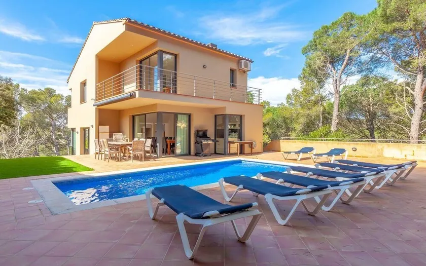 Fantastic villa with private swimming pool located in the urbanization of Aigua Gelida in - Image 1