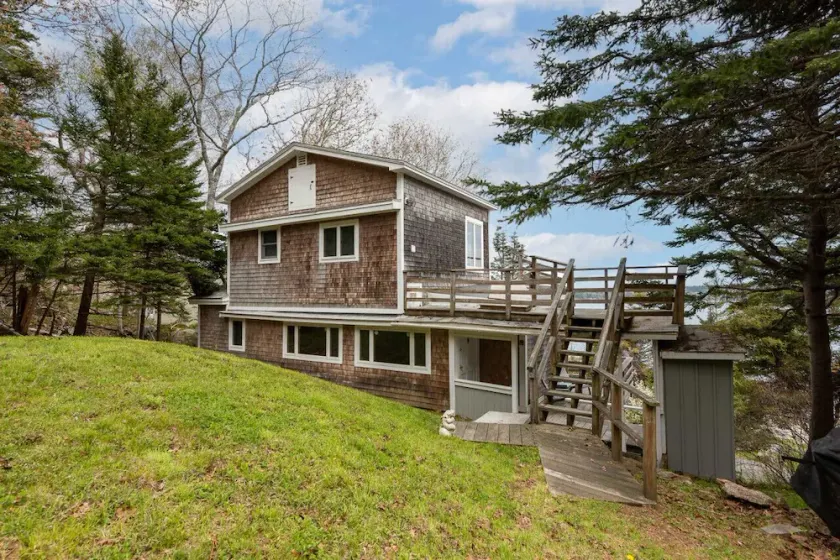 Cozy Cottage and Bunkhouse right at the Water`s Edge - Image 1