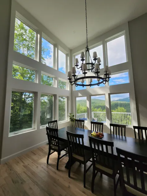 Luxury hillside house with a picturesque mountain view - Image 1