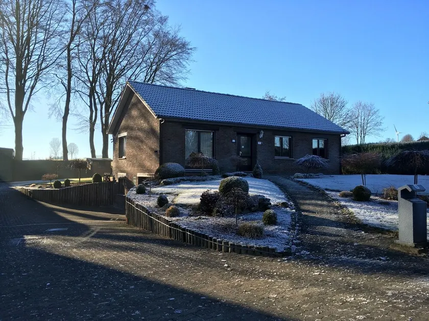 Holiday house with large garden - Image 1