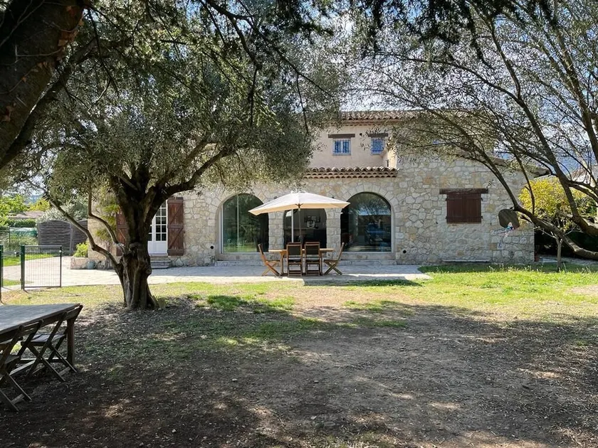Beautiful 180m2 villa at the foot of the village of Fayence - Image 1