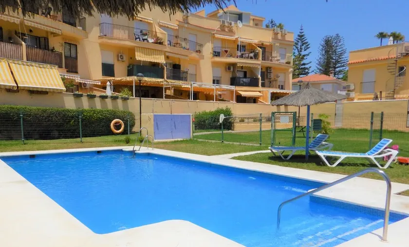 Family-Friendly Apartment with Private Terrace, Shared Pool, A/C & Wi-Fi - Image 1
