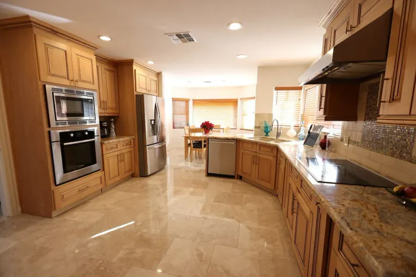 12 beds 6 bedrooms 3 masters Pickleball Putting green Heated Pool Hot Tub - Image 1