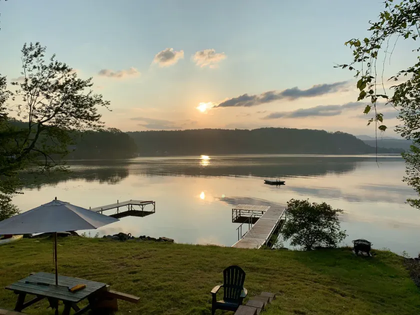 Private lake-front cabin with walk-in access to water, next to state park. - Image 1