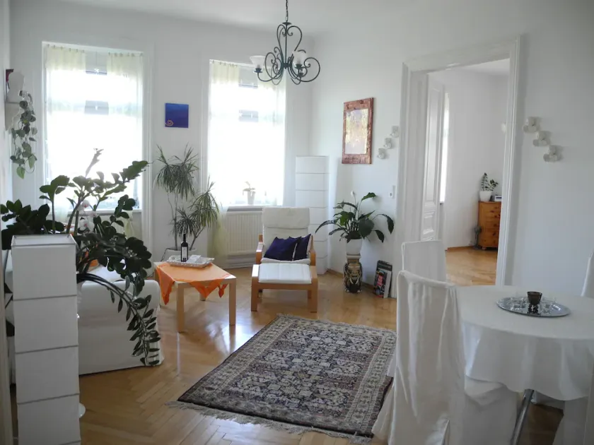 Liebevoll eingerichtetete Jungendstilwohnung in Gründerzeithaus - Image 1