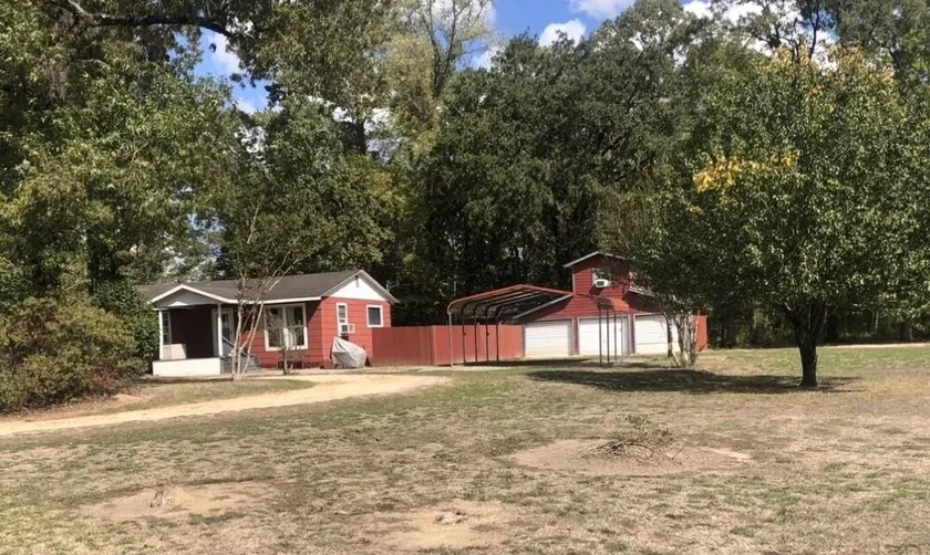 The Red House-Ten minutes to San Augustine boat launch at Sam Rayburn Lake - Image 1