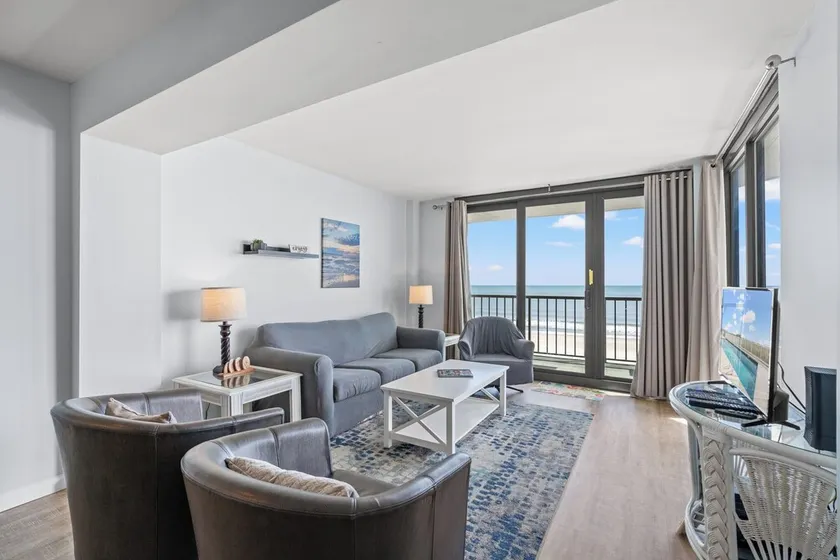 Crescent Sands I C5-3BR/3BA Oceanfront condo in Crescent Beach - Image 1