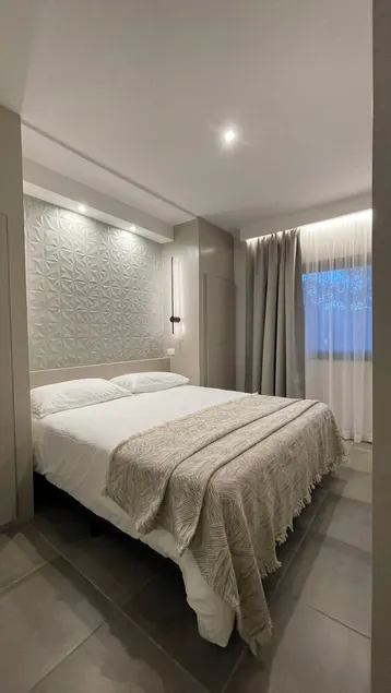 Park Apartments - Image 1