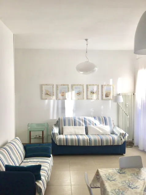 appartement lumineux et confortable avec terrasse près de la mer - Image 1