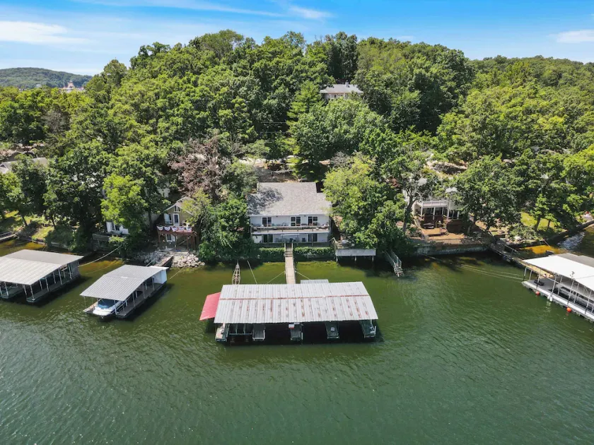 Lakefront Home with Huge Views and Great Fishing - Image 1