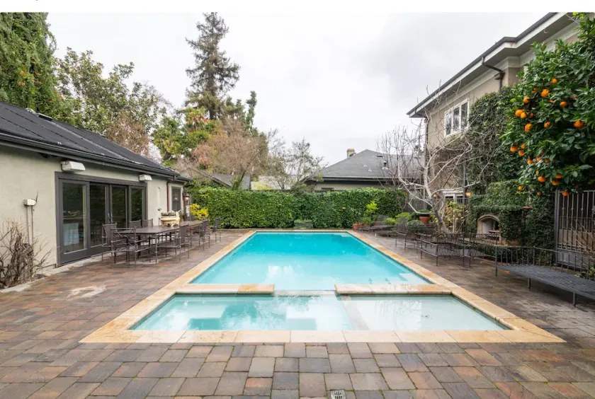 Splashpad. Steps from downtown and dining, shops and Starbucks. Walkable - Image 1