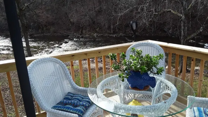 Private Waterfront property with Mountains surrounding the Loft on the Doe River - Image 1