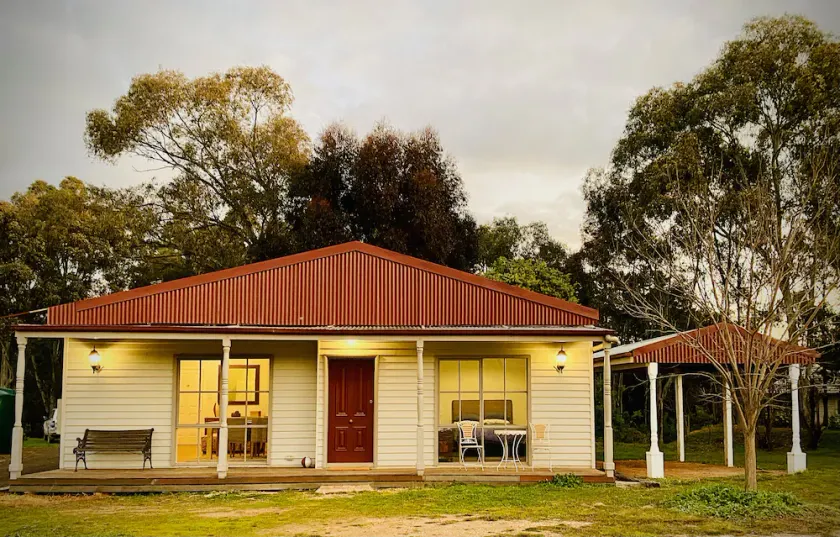 Bushby’s Self Contained Cottage - Image 1