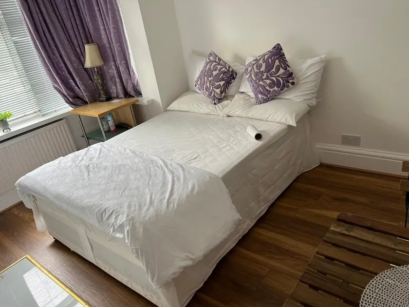 Lovely Rooms London - Image 1