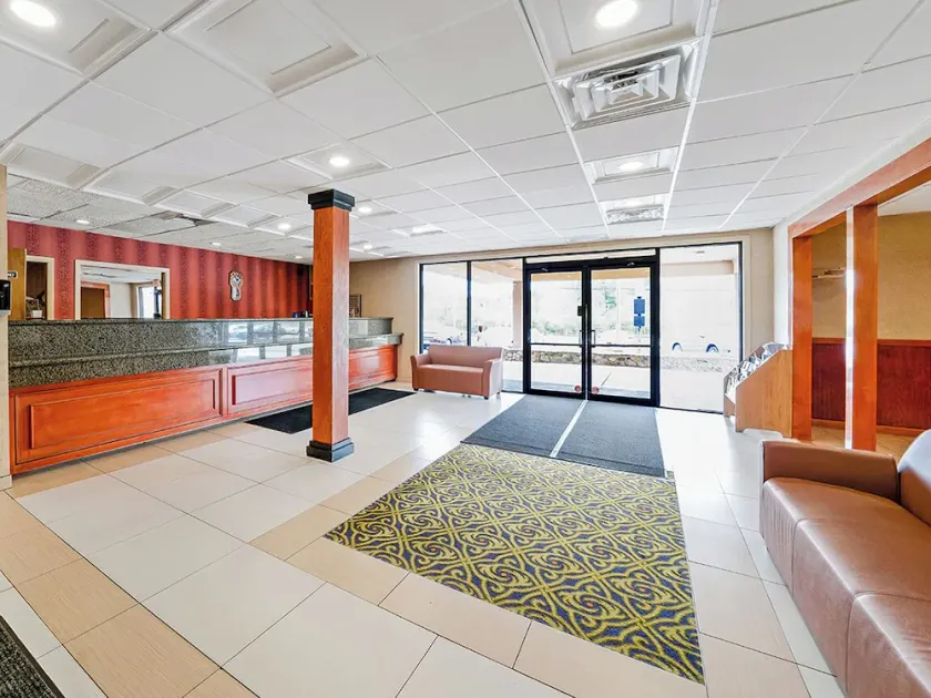Friends Getaway! 2 Spacious Units, Free Parking, Minutes to Gillette Stadium! - Image 1