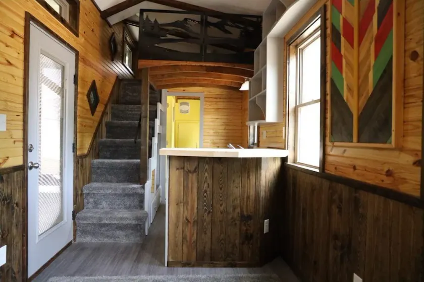 Secluded Wooded Charmant Chalet  \"Theme\"  Tiny Home - Off Grid - Image 1