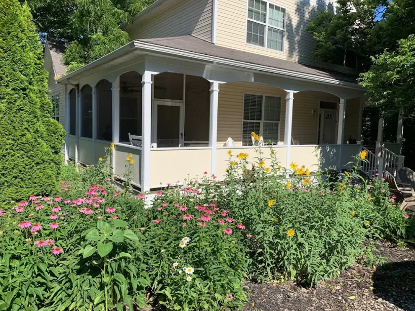 Cottage Custom built by owner plus 4 person golf cart included - Image 1