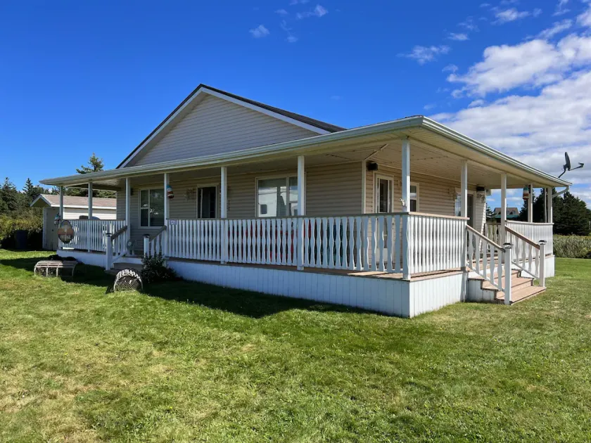 3 Bedroom Darnley Beach House, Close To Sandy North Shore Beaches - Image 1