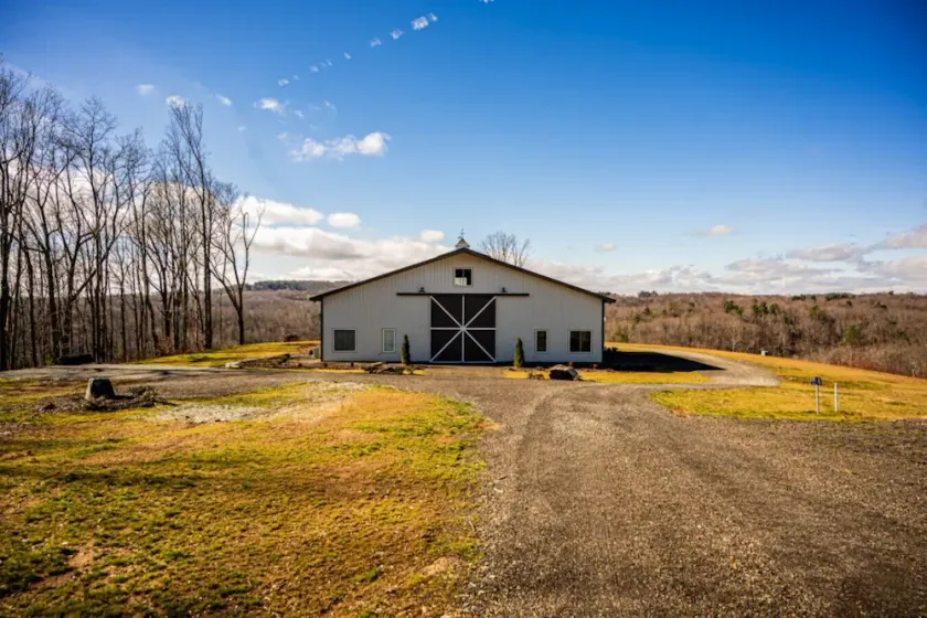 The Gathering Barn by Buffalo Mountain Getaway - Image 1