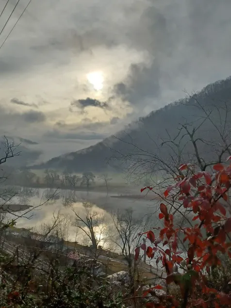 Cozy with spectacular views, easy access to I-64, and each end of the NRGNP - Image 1