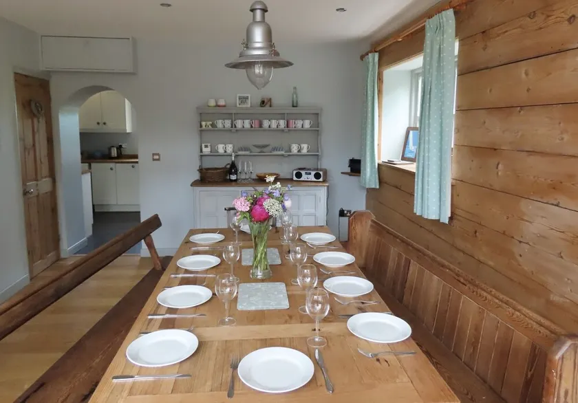 Large seaside cottage with spacious garden, in a quiet area close to beach. - Image 1