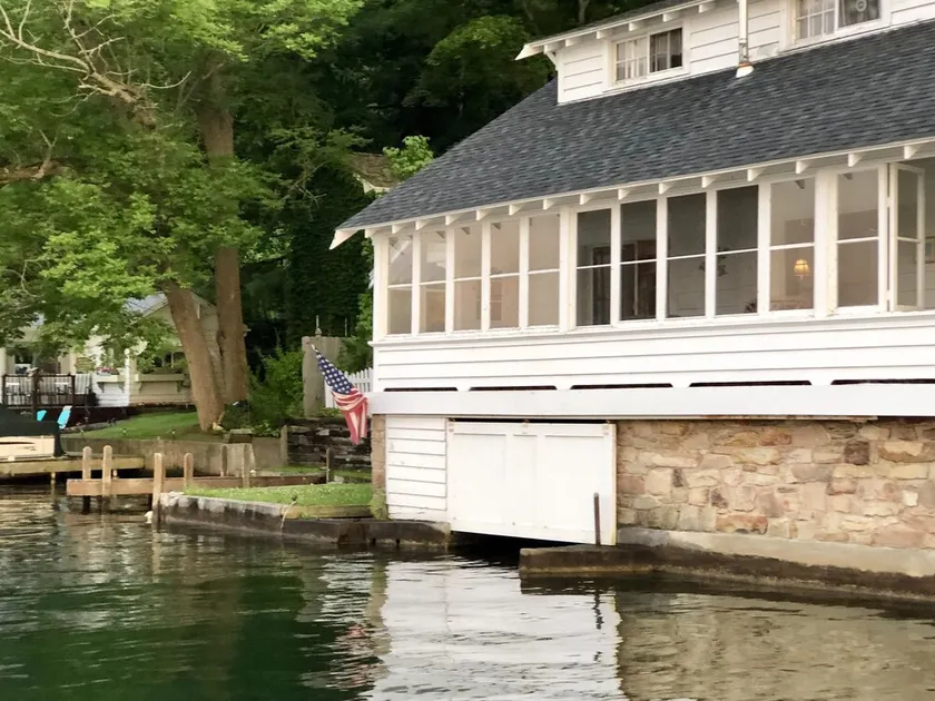 Tidløse 4 soveværelser Lakefront House med smukke udsigt - Image 1