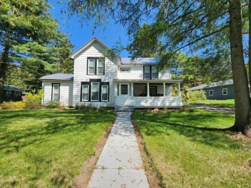 Chequamegon Haus - Comfortable and Charming walk to downtown Cable, WI - Image 1