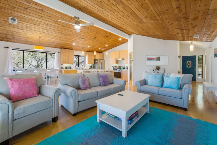 MOUNTAIN TOP WITH 4 ACRES AND SPECTACULAR VIEWS WITH HOT TUB - Image 1