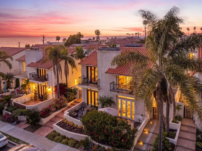 Windansea Luxury Beach Home  - Spa, AC, Walk to Beach, Garage & Fast WiFi! - Image 1