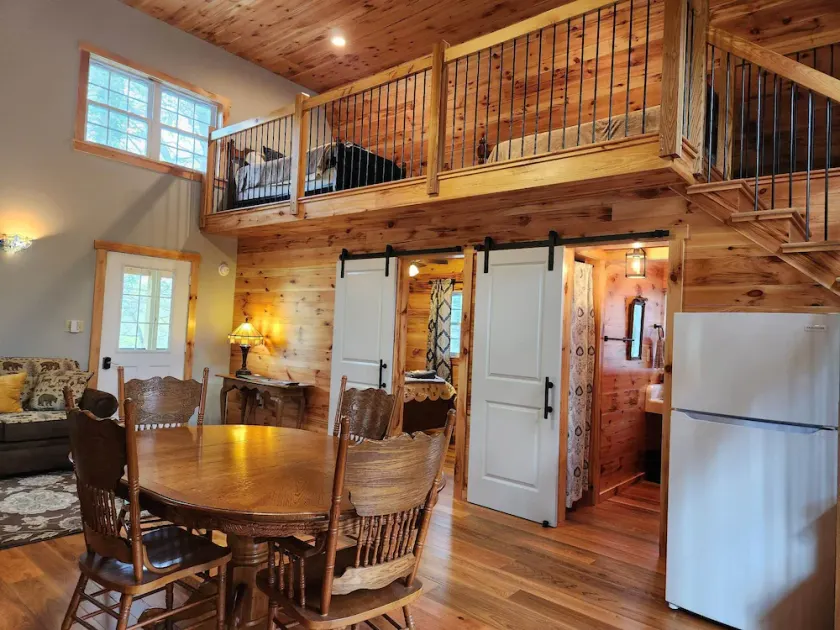 Fly Away Cabin: Relax and enjoy the creek views and sounds. - Image 1